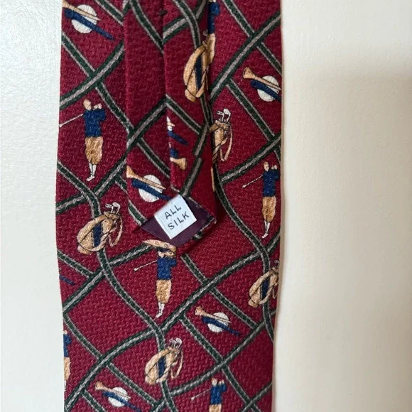 100% Silk Burgundy Golf Motif Neck Tie - Picture 6 of 6